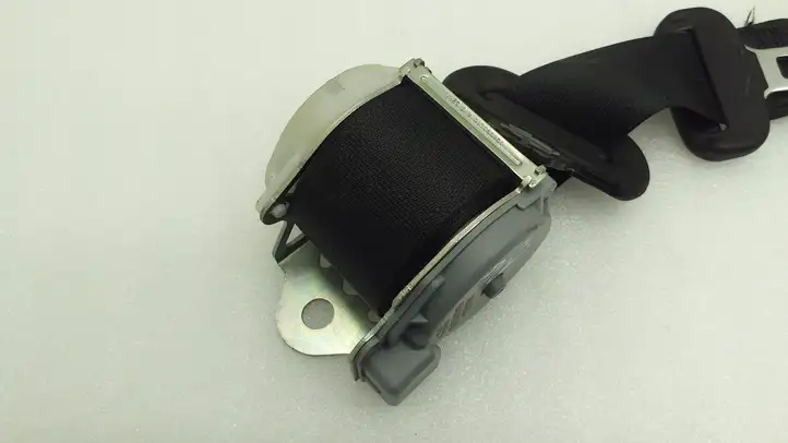 Toyota Aygo (2014 - 2018)  733600H020 Задний ремень безопасности