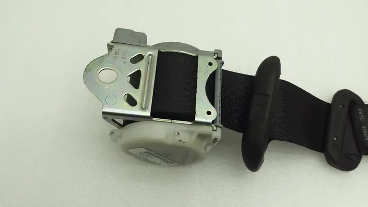 Toyota Aygo (2014 - 2018)  733600H020 Задний ремень безопасности