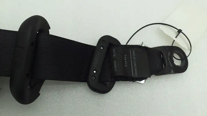 Toyota Aygo (2014 - 2018)  733600H020 Задний ремень безопасности