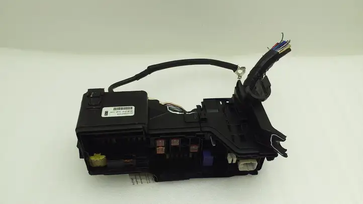 Toyota Aygo (2014 - 2018)  821110HP30A Блок предохранителей