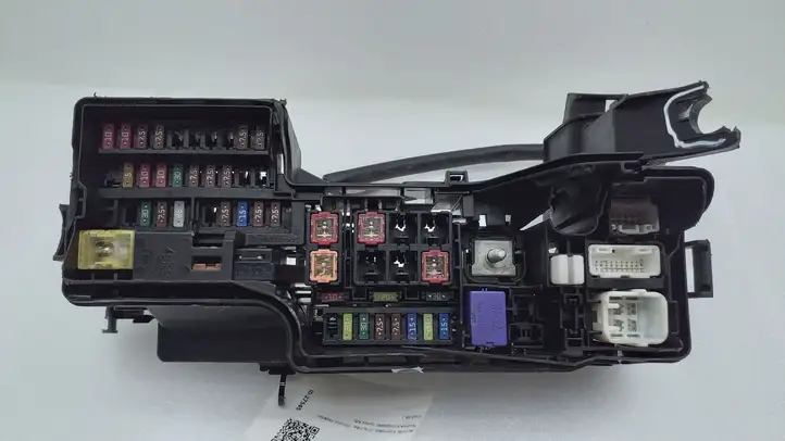 Toyota Aygo (2014 - 2018)  821110HP30A Блок предохранителей