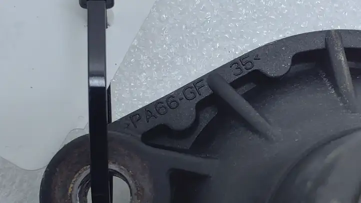Toyota Aygo AB40 (2014 - 2018) PA66GF35 Прочие детали моторного отсека — фото 2