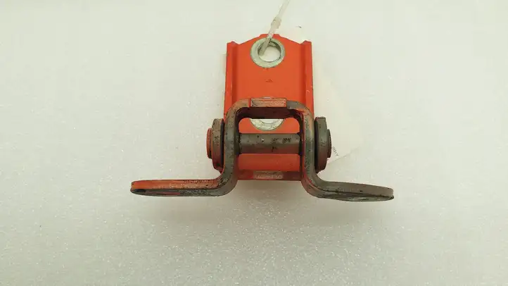 Toyota Aygo AB40 (2014 - 2018) Нижняя петля задней двери — фото 2