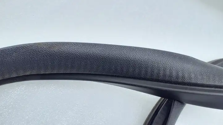 Toyota Aygo AB40 (2014 - 2018) Уплотнитель кузова — фото 3