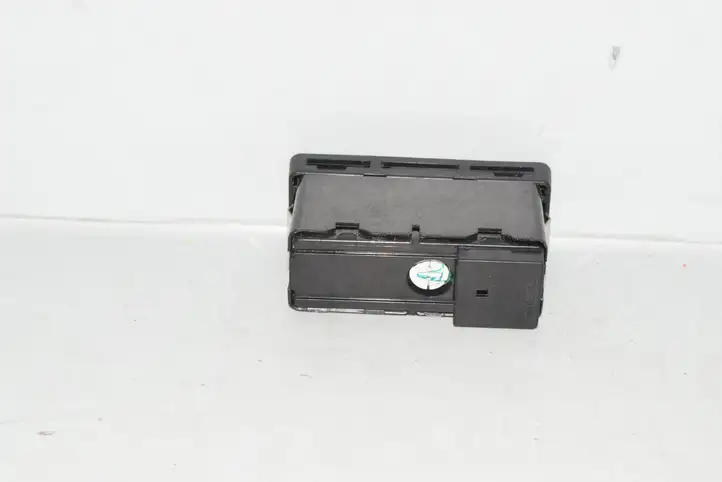 BMW X5 E53 (1999 - 2006) 8368920 Включатель аварийных фонарей — фото 3