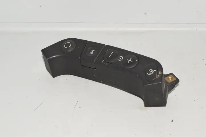 BMW 5 E39 (1996 - 2003) 8380274 Кнопки на рулевом колесе — фото 1