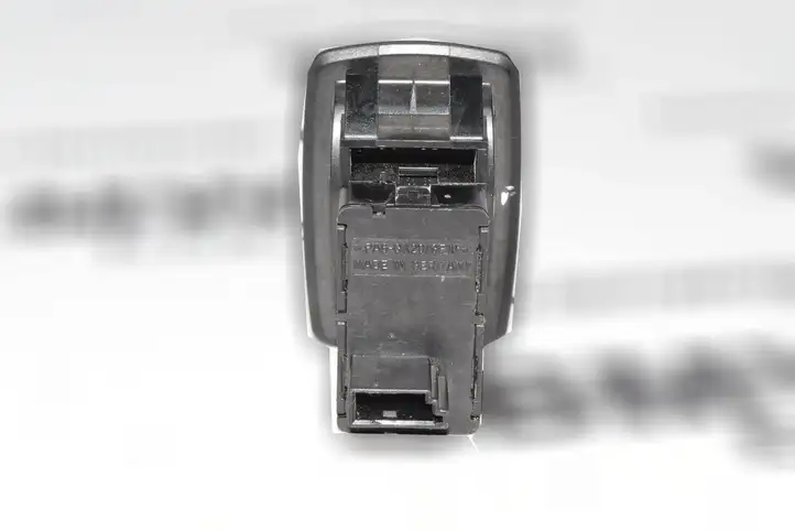 BMW 3 E90 E91 (2005 - 2012) 6945874 Кнопка стеклоподъемников — фото 2