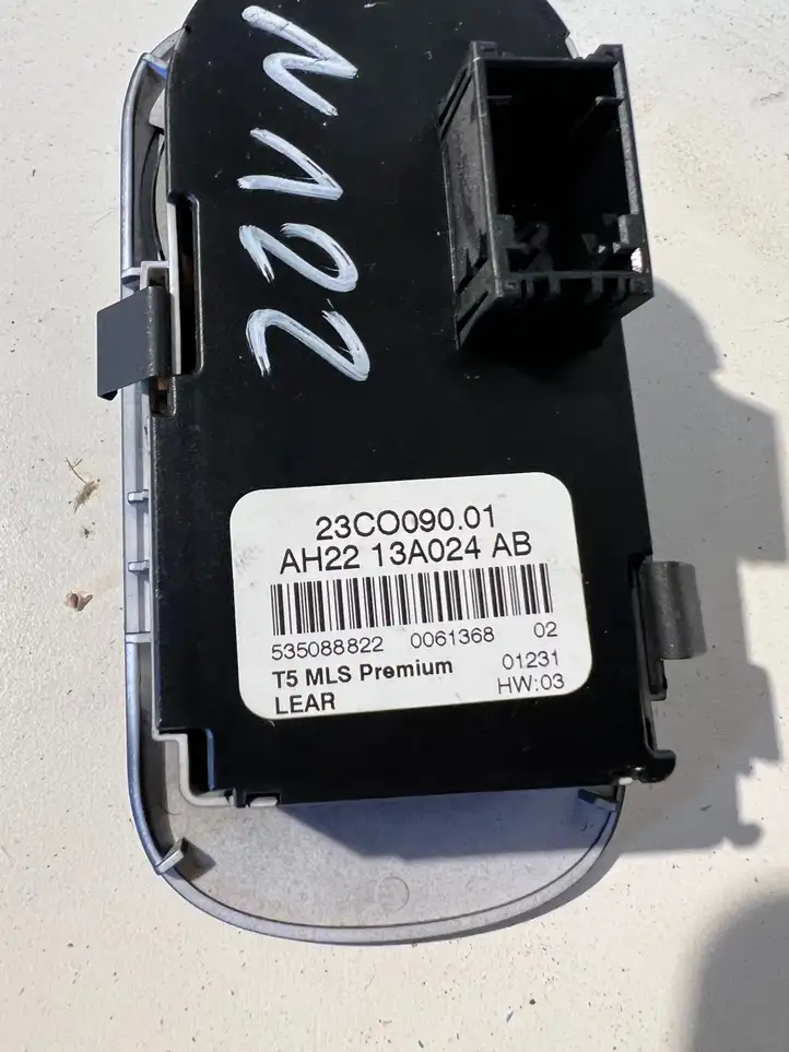 Land Rover Discovery 4 - LR4 (2009 - 2013) AH2213A024AB Включатель фонарей — фото 3