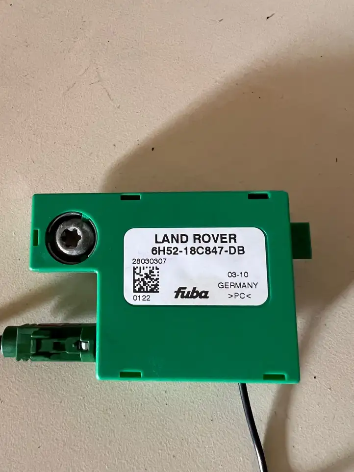 Land Rover Discovery 4 - LR4 (2009 - 2013) 6H5218C847DB Усилитель антенны — фото 3