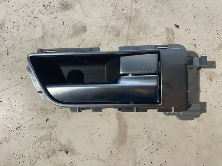 Land Rover Discovery 4 - LR4 (2009 - 2013) AH2222600BB Внутренняя ручка задней двери — фото 1