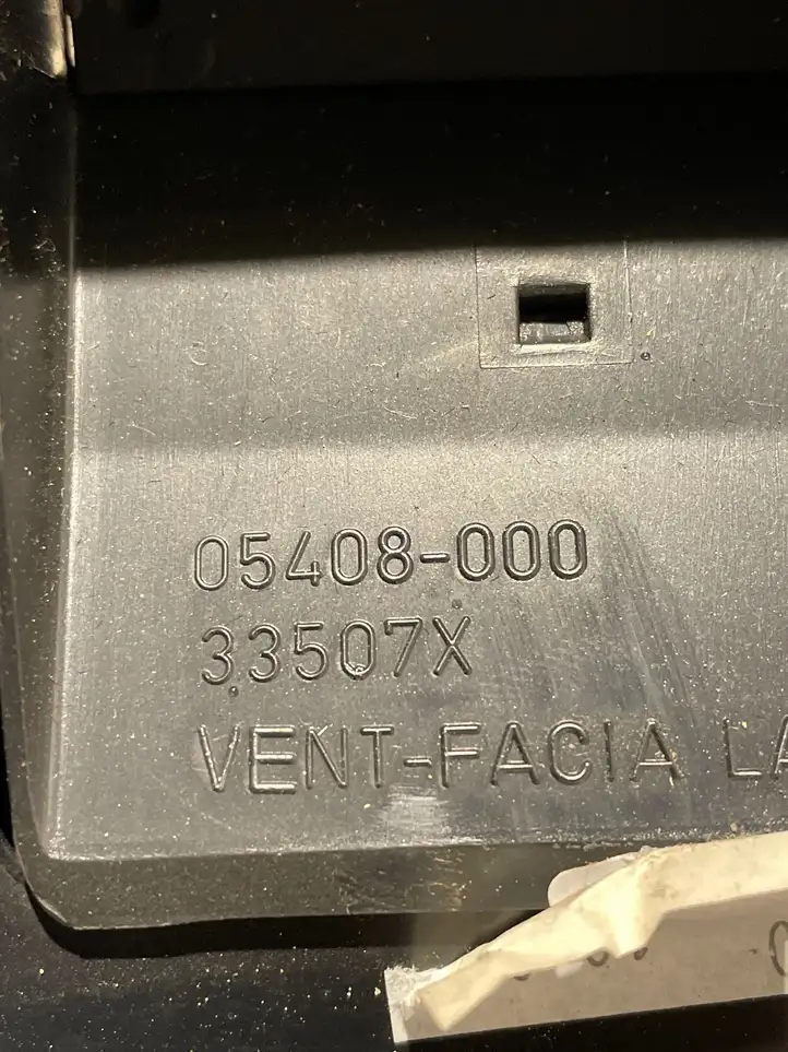 Land Rover Discovery 4 - LR4 (2009 - 2013) 05408000 Крышка бардачка — фото 3
