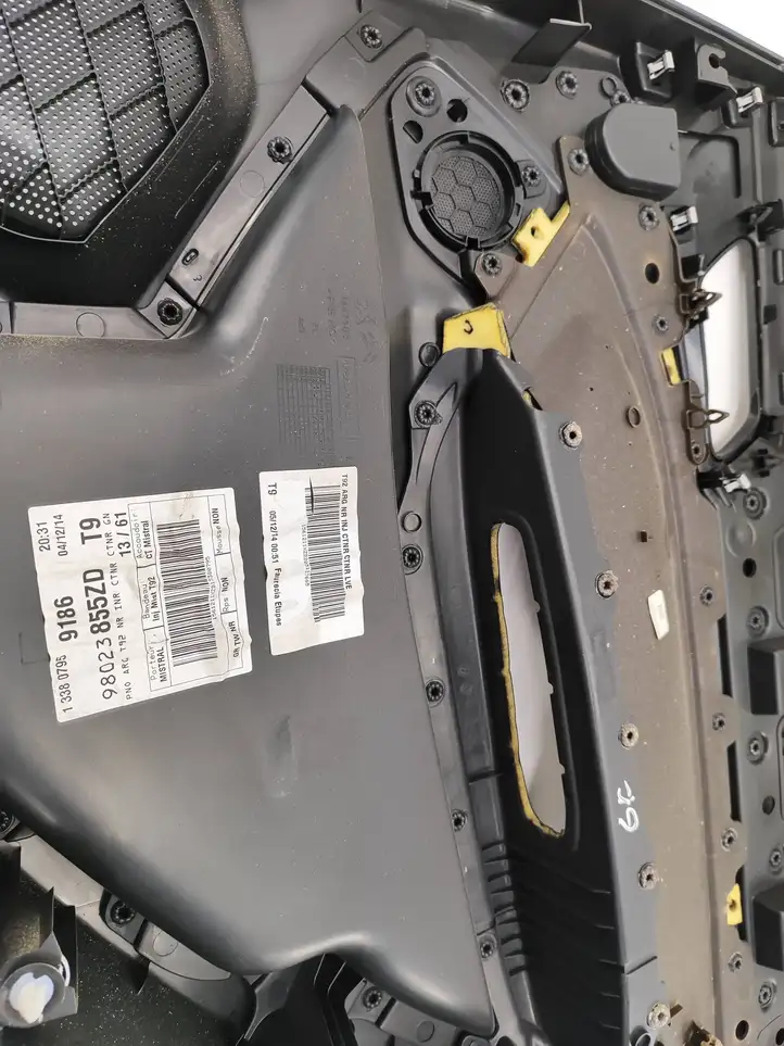 Peugeot 308 (2013 - 2021) 98023855ZD Обшивка задней двери — фото 5