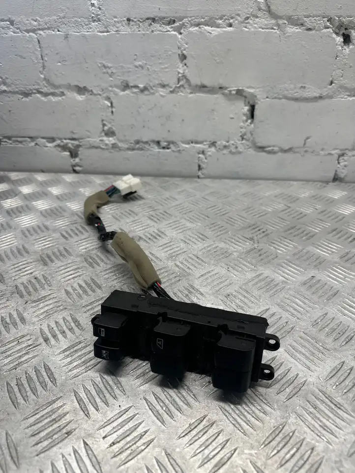 Subaru Legacy (2009 - 2013) 157526 Кнопка стеклоподъемников — фото 1
