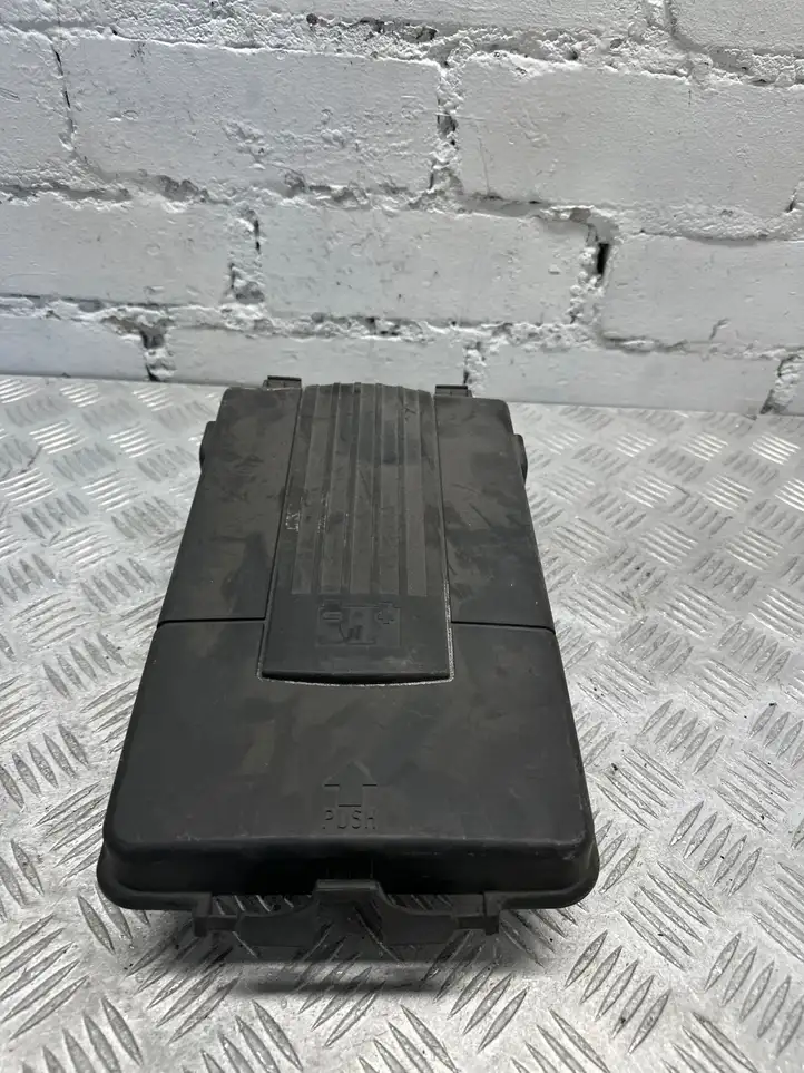 Volkswagen PASSAT B6 (2005 - 2010) 1k0915443a Крышка ящика аккумулятора — фото 1