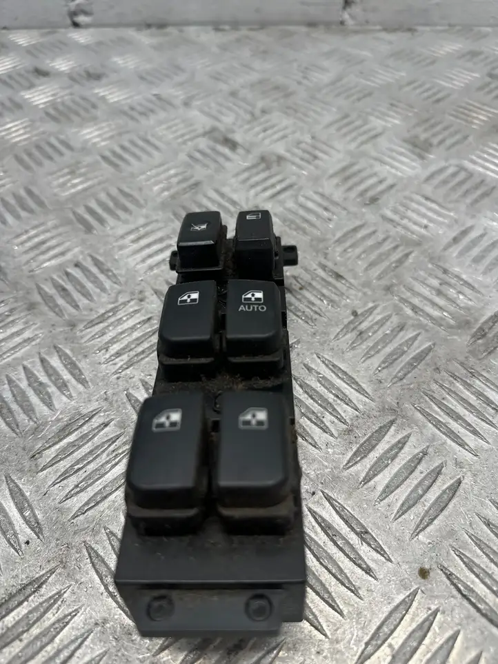 Hyundai Santa Fe (2009 - 2012) 93510 Кнопка стеклоподъемников — фото 1