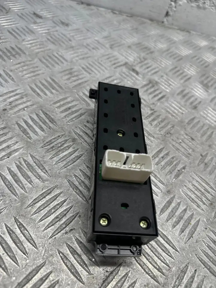 Hyundai Santa Fe (2009 - 2012) 93510 Кнопка стеклоподъемников — фото 2