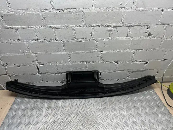 BMW X5 F15 (2013 - 2017)  9279302 Воздушная решётка окна