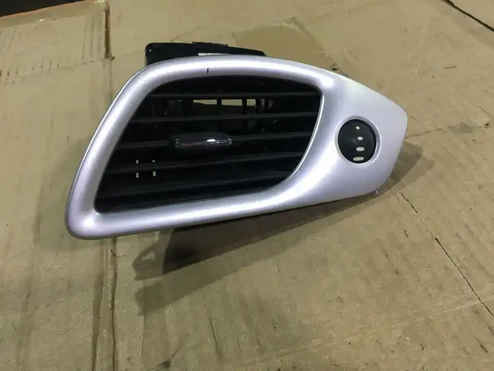 Renault Scenic III - Grand scenic III (2009 - 2016) 1012127 Боковой воздушный дефлектор — фото 1