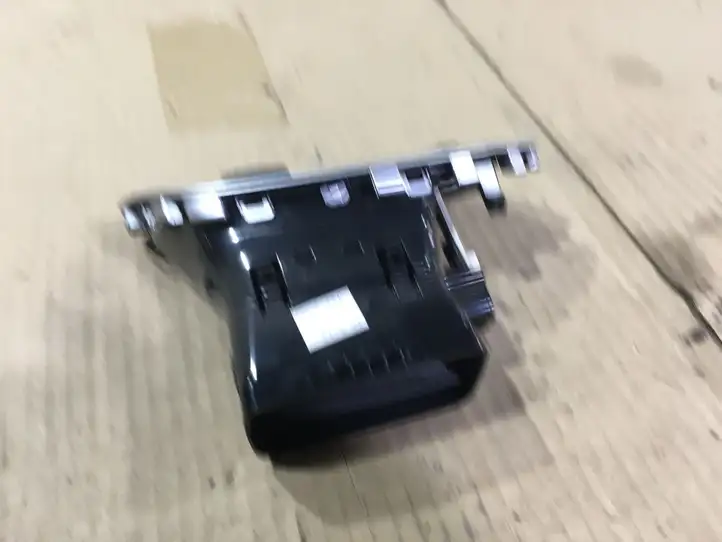 Renault Scenic III -  Grand scenic III (2009 - 2016)  1012124 Боковая воздушный дефлектор