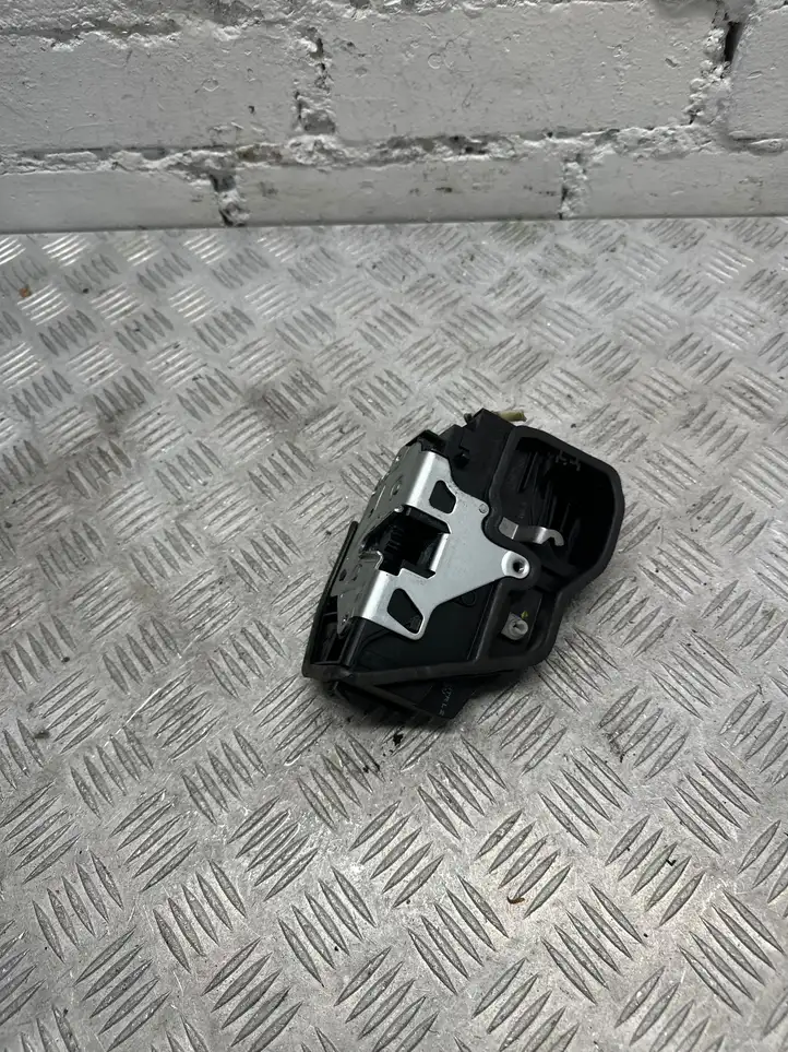 BMW 3 F30 F35 F31 (2012 - 2018) 7229460 Замок задней двери — фото 2