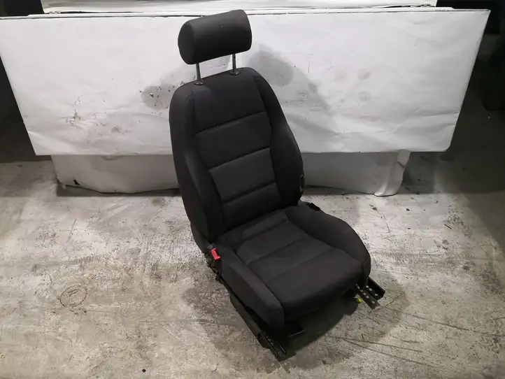 Audi A4 S4 B6 8E 8H (2000 - 2006) Переднее сиденье водителя — фото 1