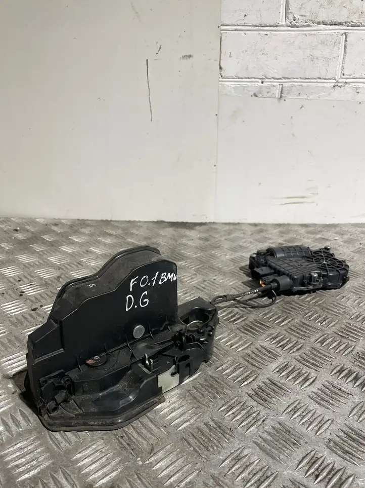 BMW 7 F01 F02 F03 F04 (2008 - 2016)  7185688 Замок задней двери