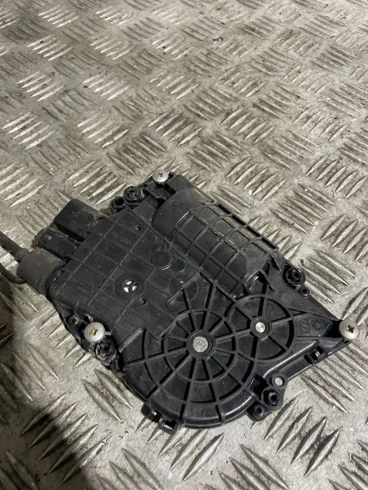 BMW 7 F01 F02 F03 F04 (2008 - 2016)  7185688 Замок задней двери