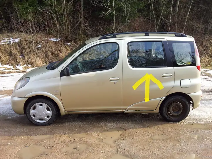 Toyota Yaris Verso (1999 - 2005) Стекло задней двери — фото 1