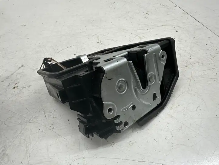 BMW 3 F30 F35 F31 (2012 - 2018) 7202148 Замок задней двери — фото 3
