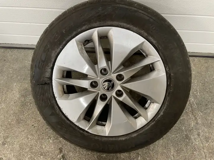 Skoda Octavia Mk4 (2019 - ) 5E3601025AH Легкосплавный колесный диск R16 — фото 1
