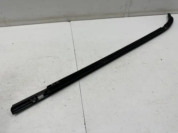 Nissan Leaf II (ZE1) (2017 - )   Облицовка стекла задней двери