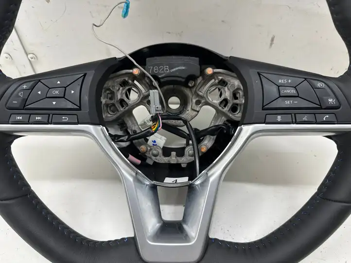 Nissan Leaf II (ZE1) (2017 - ) Руль — фото 3