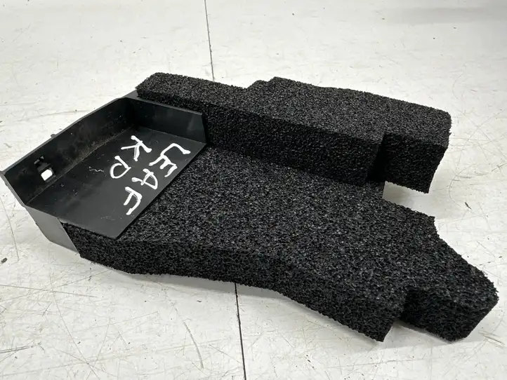 Nissan Leaf II (ZE1) (2017 - )   Другая деталь отсека двигателя