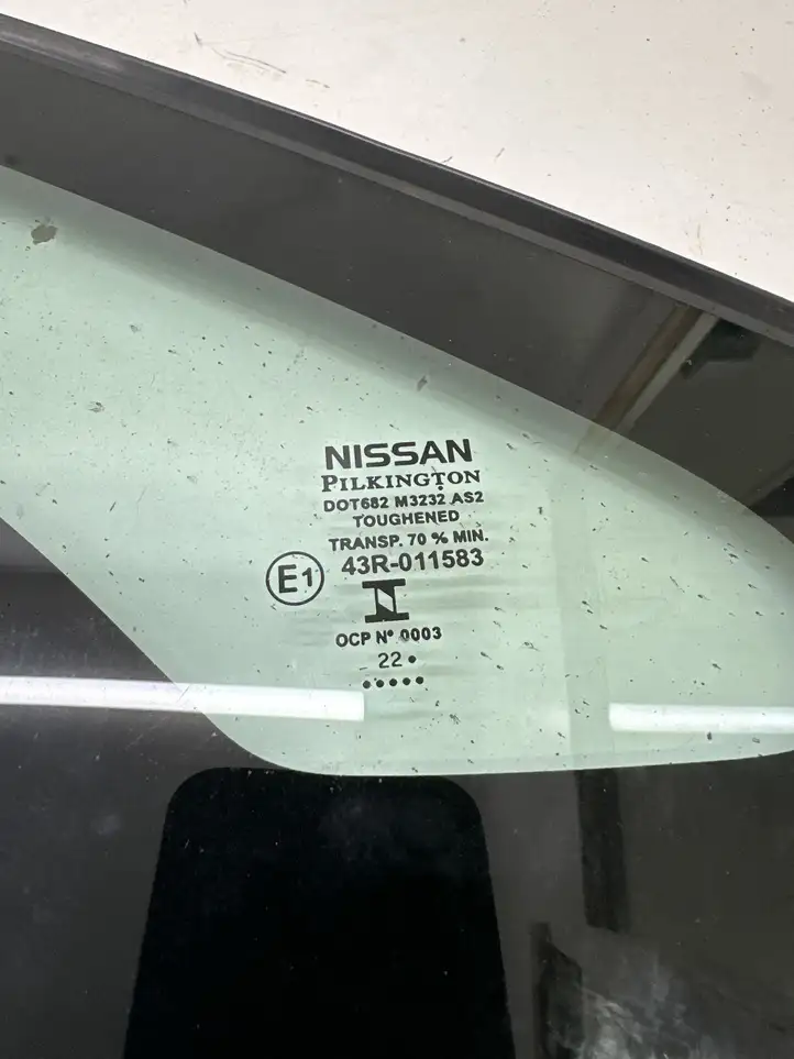 Nissan Leaf II (ZE1) (2017 - ) Треугольное стекло кузова — фото 2