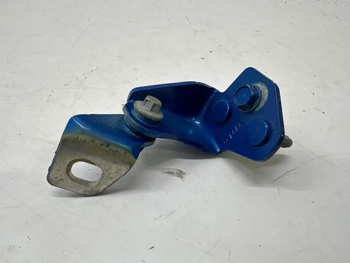 Ford Puma (2019 - ) Верхняя петля задней двери — фото 1