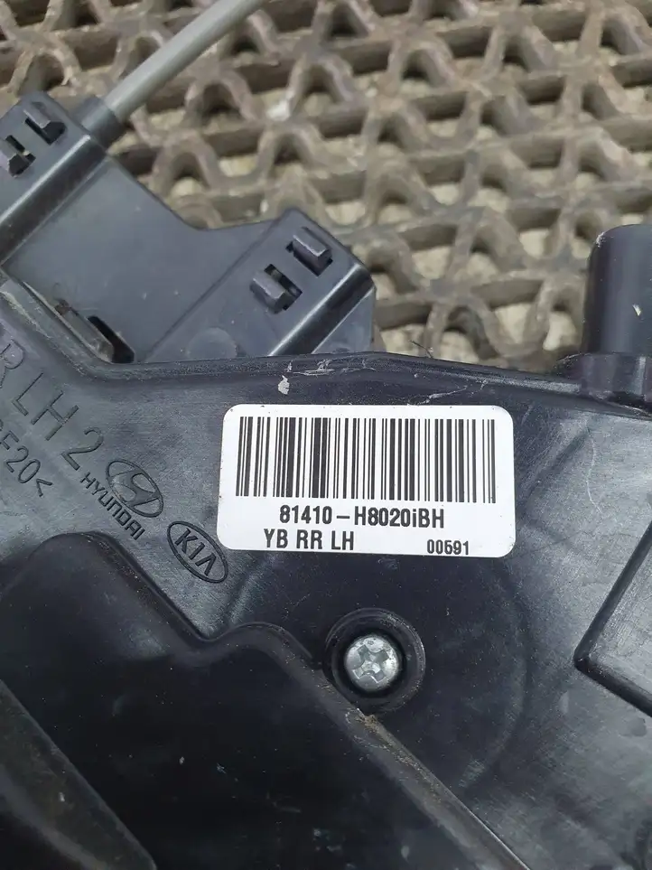 Kia Rio (2015 - 2017) 81410H8020 Замок задней двери — фото 9