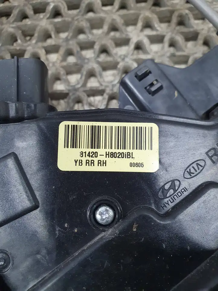 Kia Rio (2015 - 2017) 81420G8020 Замок задней двери — фото 8