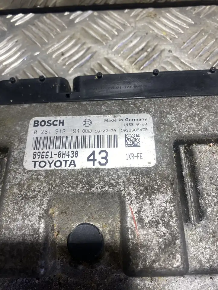 Toyota Aygo AB40 (2014 - 2018) 896610H430 Блок управления двигателем (ЭБУ) — фото 3