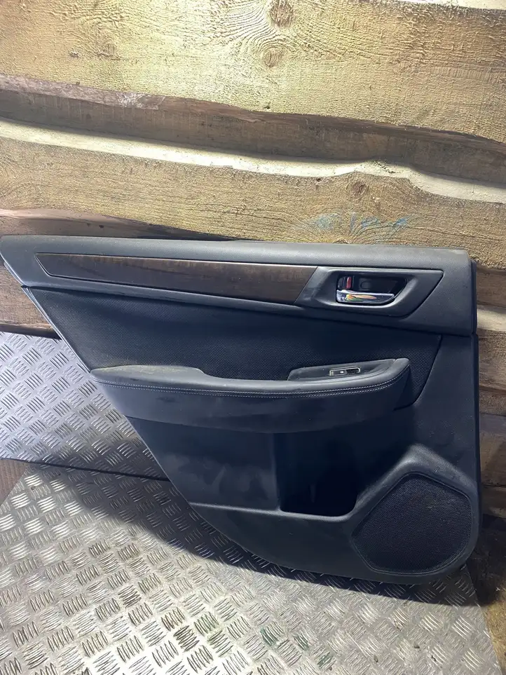 Subaru Outback (BS) (2014 - 2019) Обшивка задней двери — фото 1