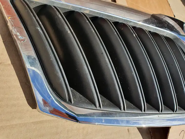 Skoda Octavia Mk2 (1Z) (2004 - 2013) 1Z0853651C Верхняя решетка радиатора — фото 9