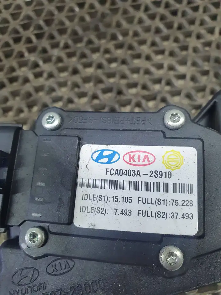 Hyundai ix35 (2009 - 2013) 327002S910 Педаль акселератора — фото 9