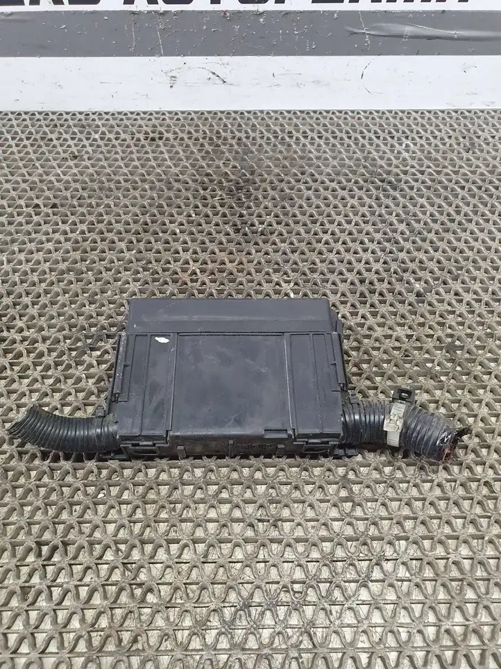 Nissan Juke I F15 (2010 - 2018) 24382EW70B Блок предохранителей — фото 2