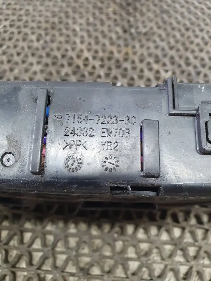 Nissan Juke I F15 (2010 - 2018) 24382EW70B Блок предохранителей — фото 6