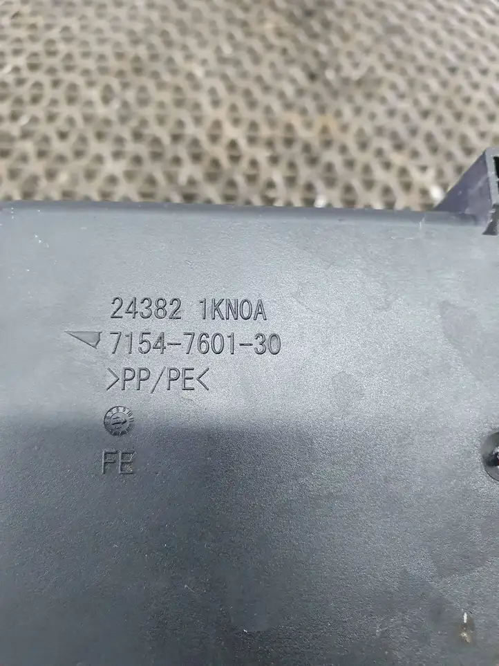 Nissan Juke I F15 (2010 - 2018) 243821KN0A Блок предохранителей — фото 6
