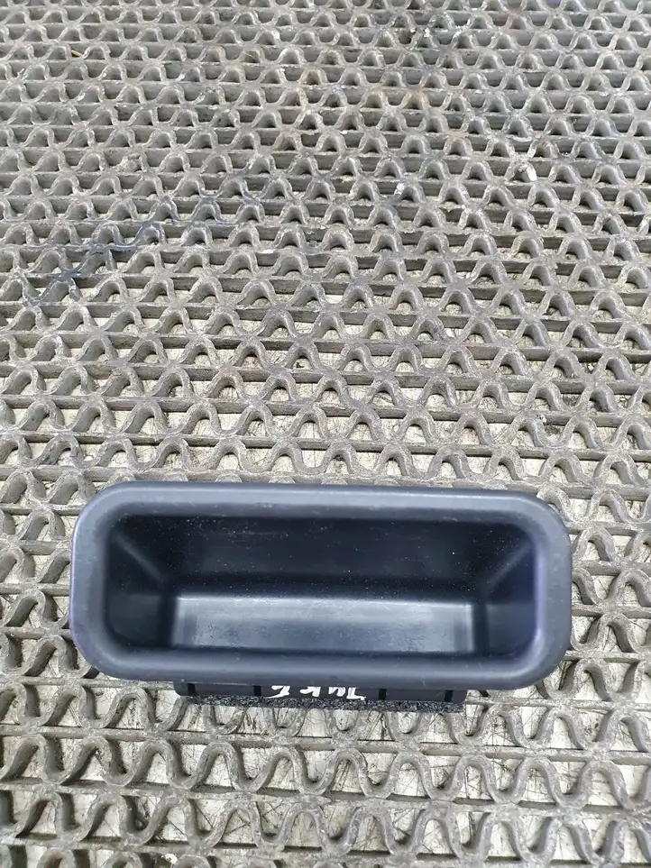 Nissan Juke I F15 (2010 - 2018) 909401KB0B Прочая отделка передней двери — фото 3