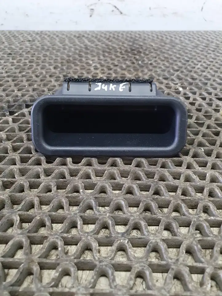 Nissan Juke I F15 (2010 - 2018) 909401KB0B Прочая отделка передней двери — фото 4