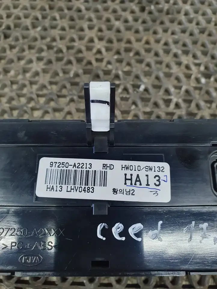 Kia Ceed (2015 - 2018) 97250A2213 Блок управления климат-контролем — фото 7
