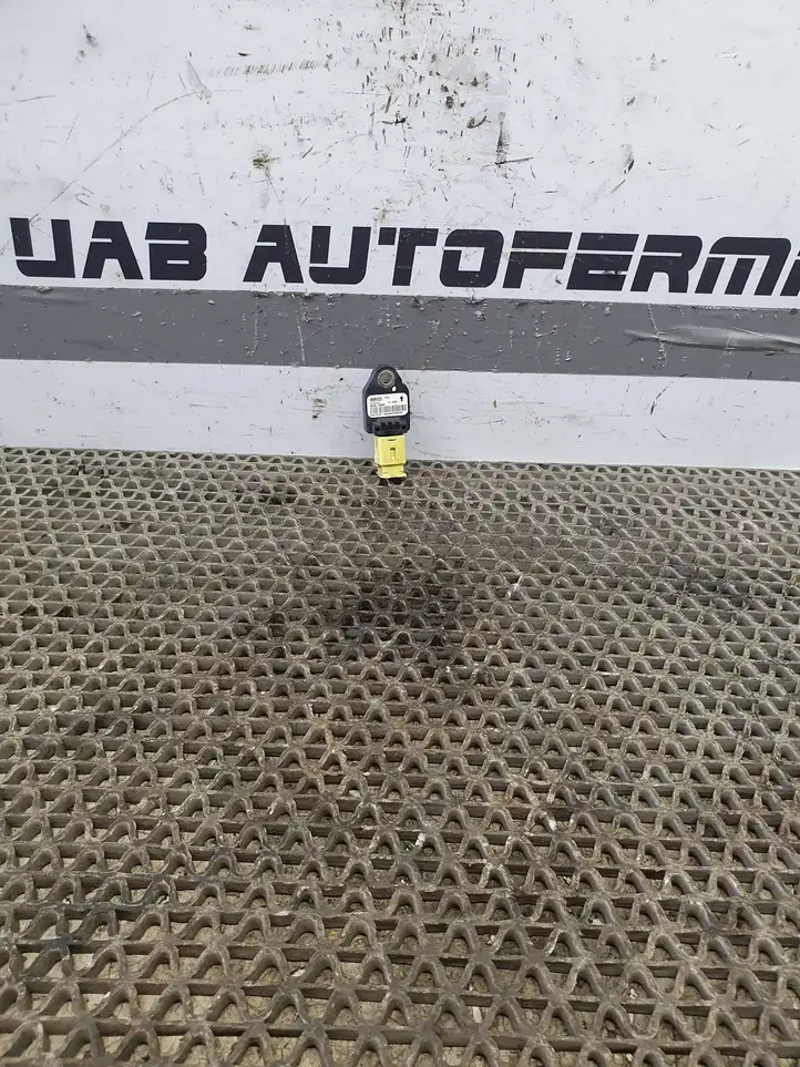 Kia Ceed (2015 - 2018) 95930A2060 Датчик удара SRS — фото 1