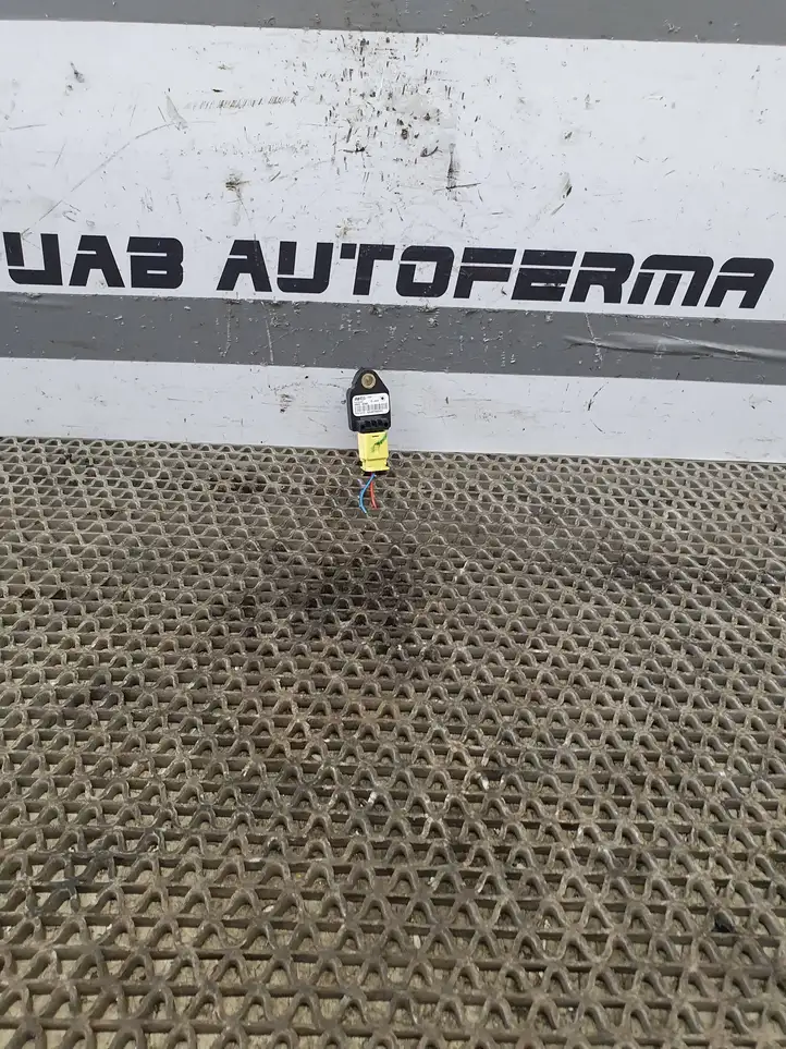 Kia Ceed (2015 - 2018) 95920A2060 Датчик удара SRS — фото 1