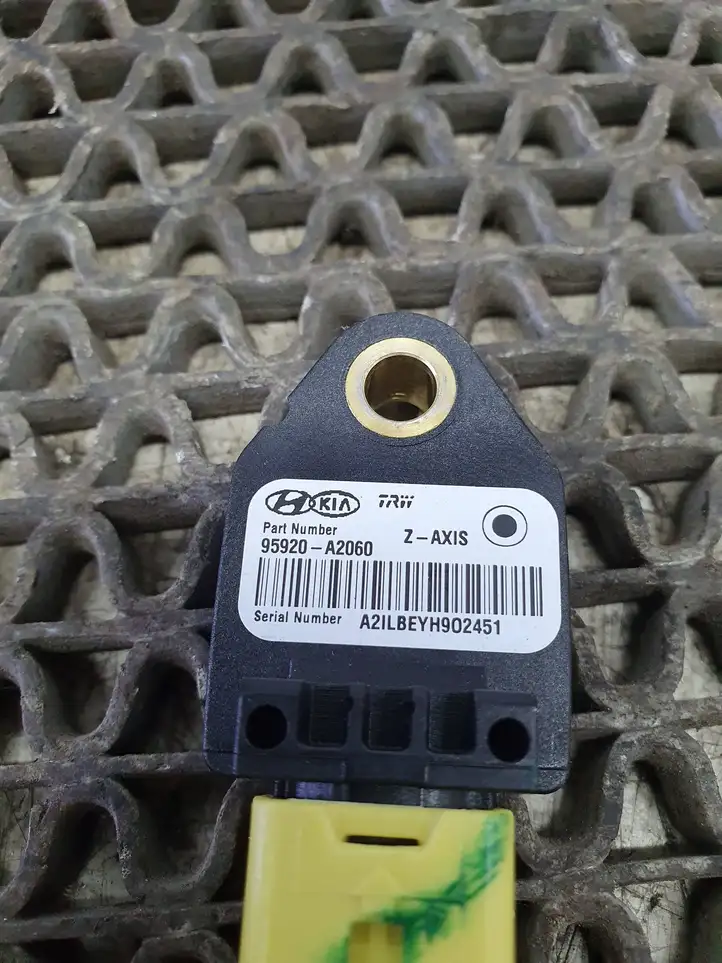 Kia Ceed (2015 - 2018) 95920A2060 Датчик удара SRS — фото 6